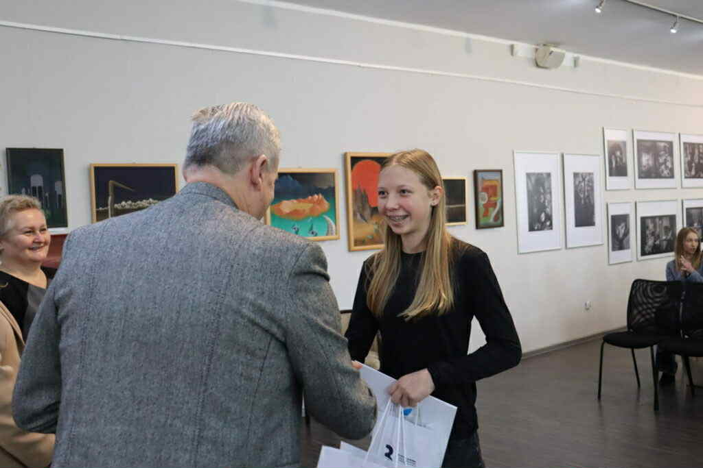 0377e960 016f 4dd5 8ef2 ebe20d188dd5