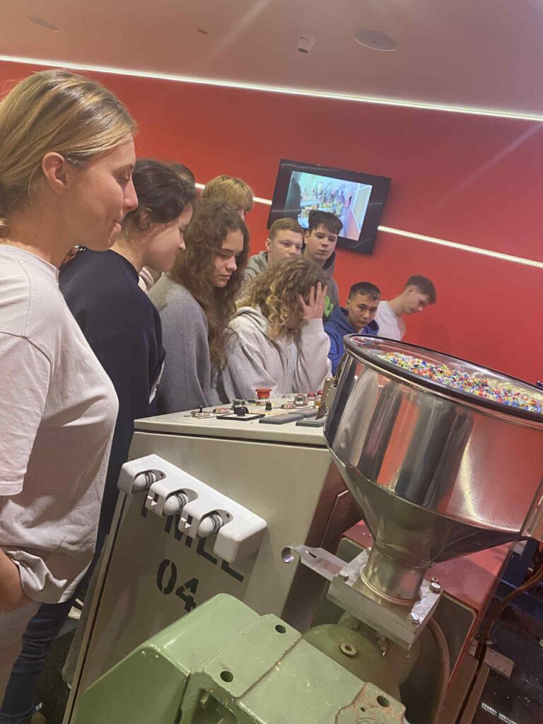 28300f01 8a33 4fe2 9046 0cd3dba22e56