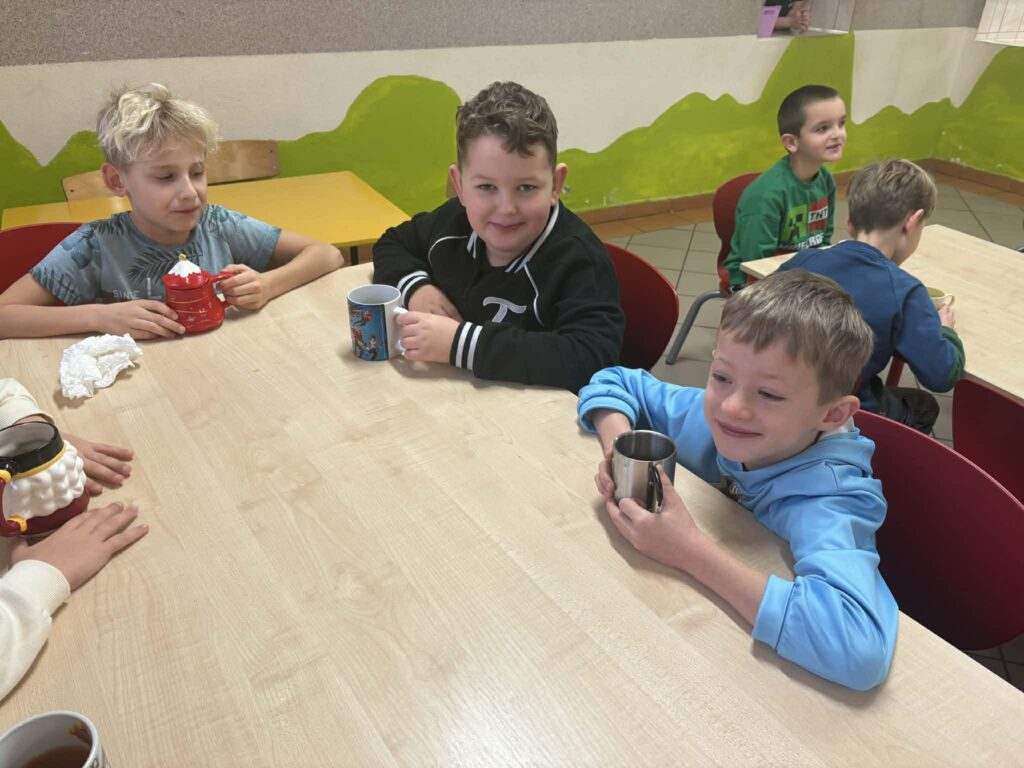 att. ZBDrsug2xPLGUFs2F3tmpsgnWs 5uv41hF41jCpFKs